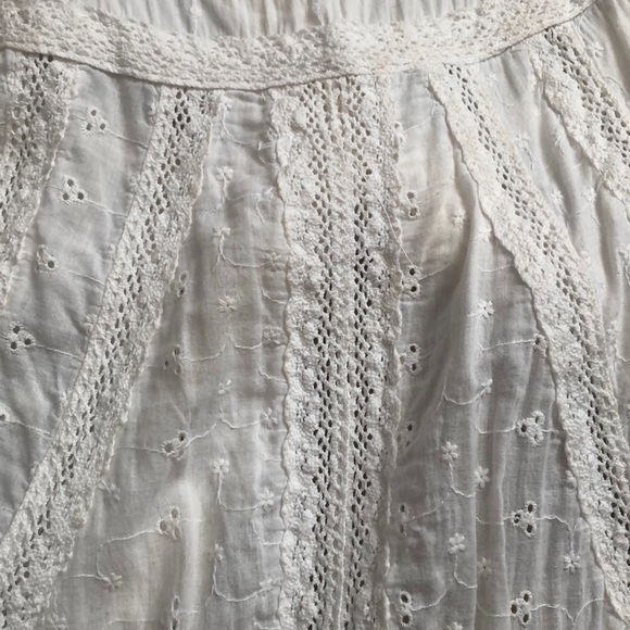 Ivory Eyelet Detailed Blouse - Picture 6 of 7